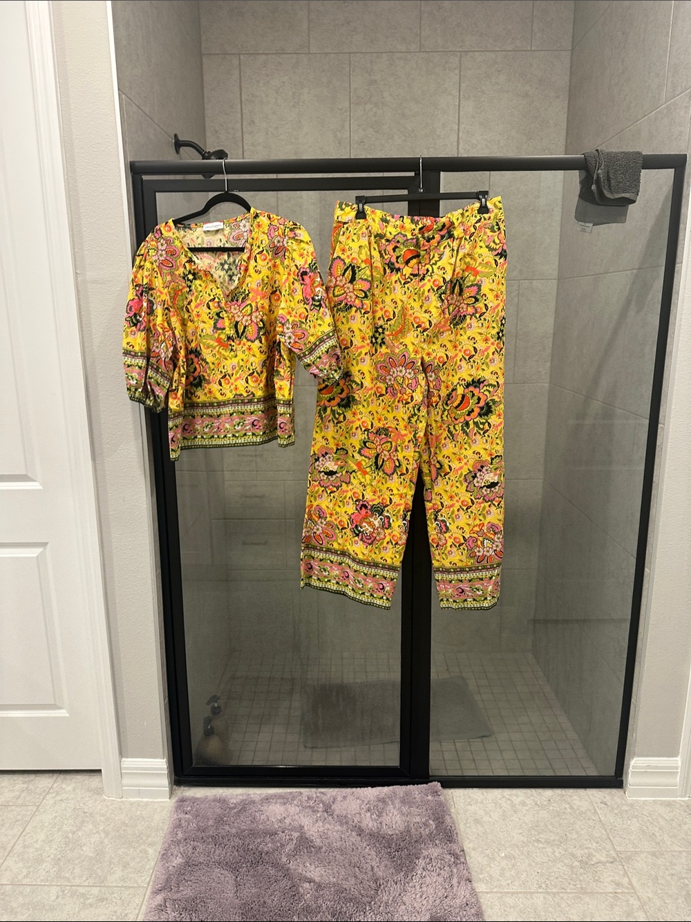 Gibson Latimer Yellow Floral Two-Piece Pantsuit